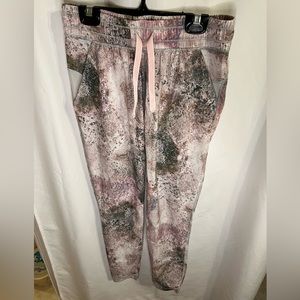 Lululemon Namaskar Pant II
Sugar Crush Multi Size 2